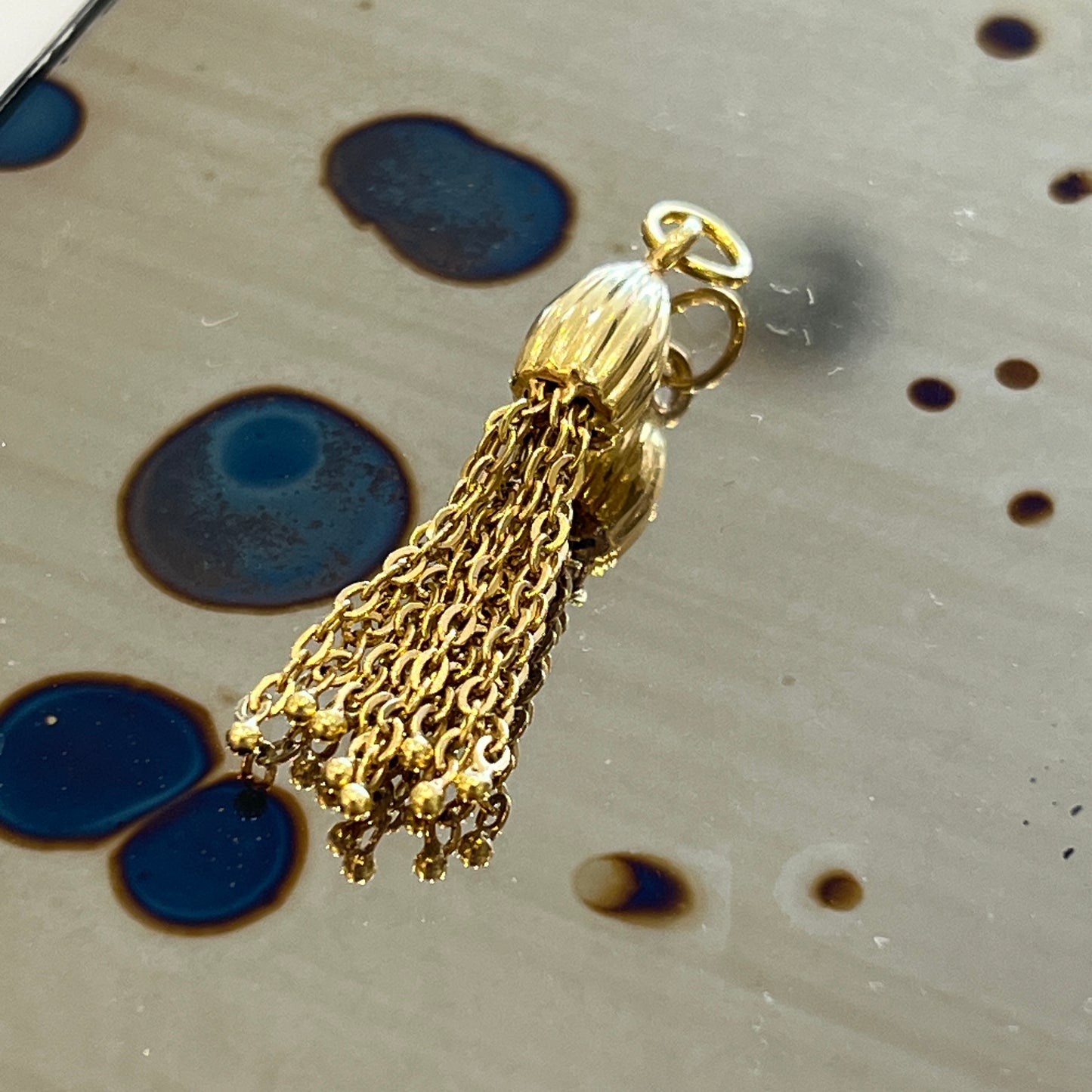 Vintage 18k Yellow Gold Tassel Pendant