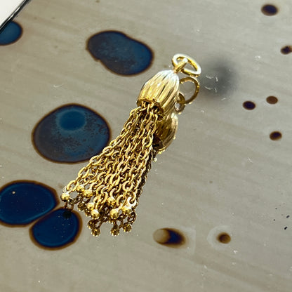 Vintage 18k Yellow Gold Tassel Pendant