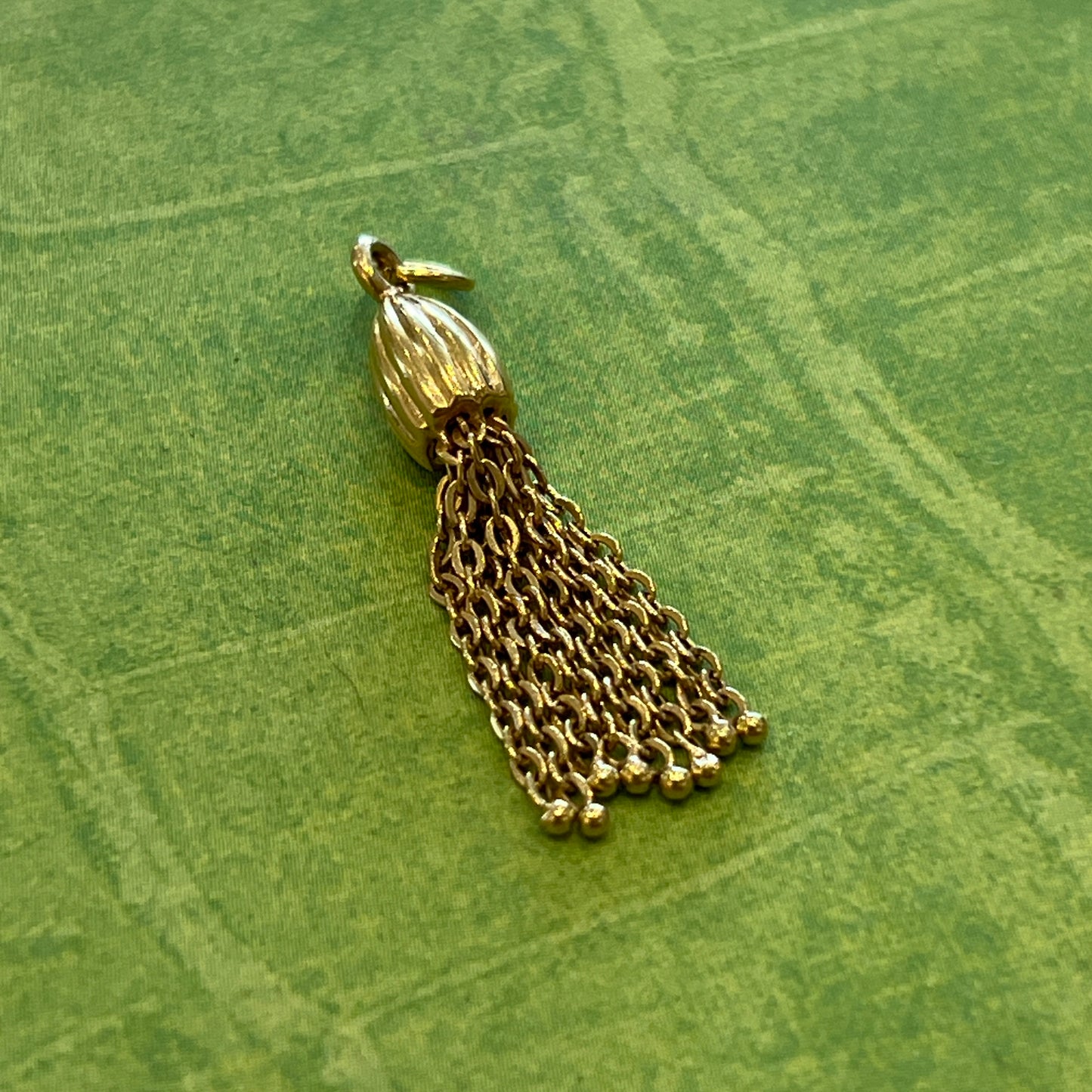 Vintage 18k Yellow Gold Tassel Pendant