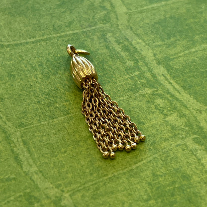 Vintage 18k Yellow Gold Tassel Pendant