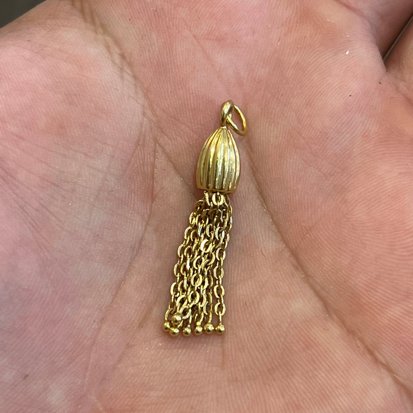 Vintage 18k Yellow Gold Tassel Pendant