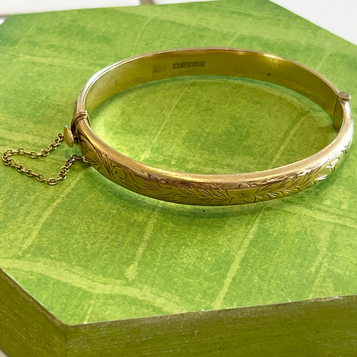 Vintage 9ct Yellow Gold Fully Engraved Bangle - 7.5"