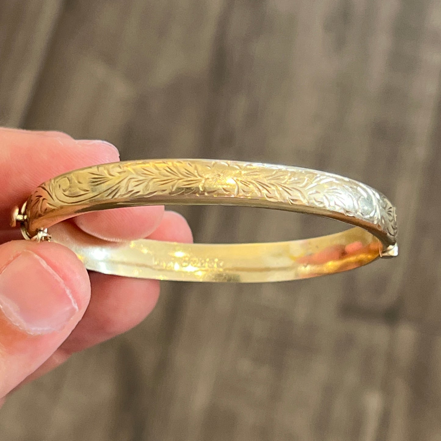 Vintage 9ct Yellow Gold Fully Engraved Bangle - 7.5"