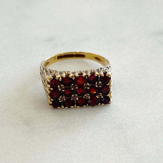 Vintage Brutalist 15 Garnet + 9ct. Yellow Gold Ring - Sz. 6.25