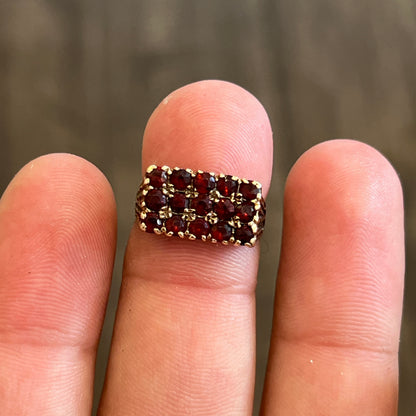Vintage Brutalist 15 Garnet + 9ct. Yellow Gold Ring - Sz. 6.25