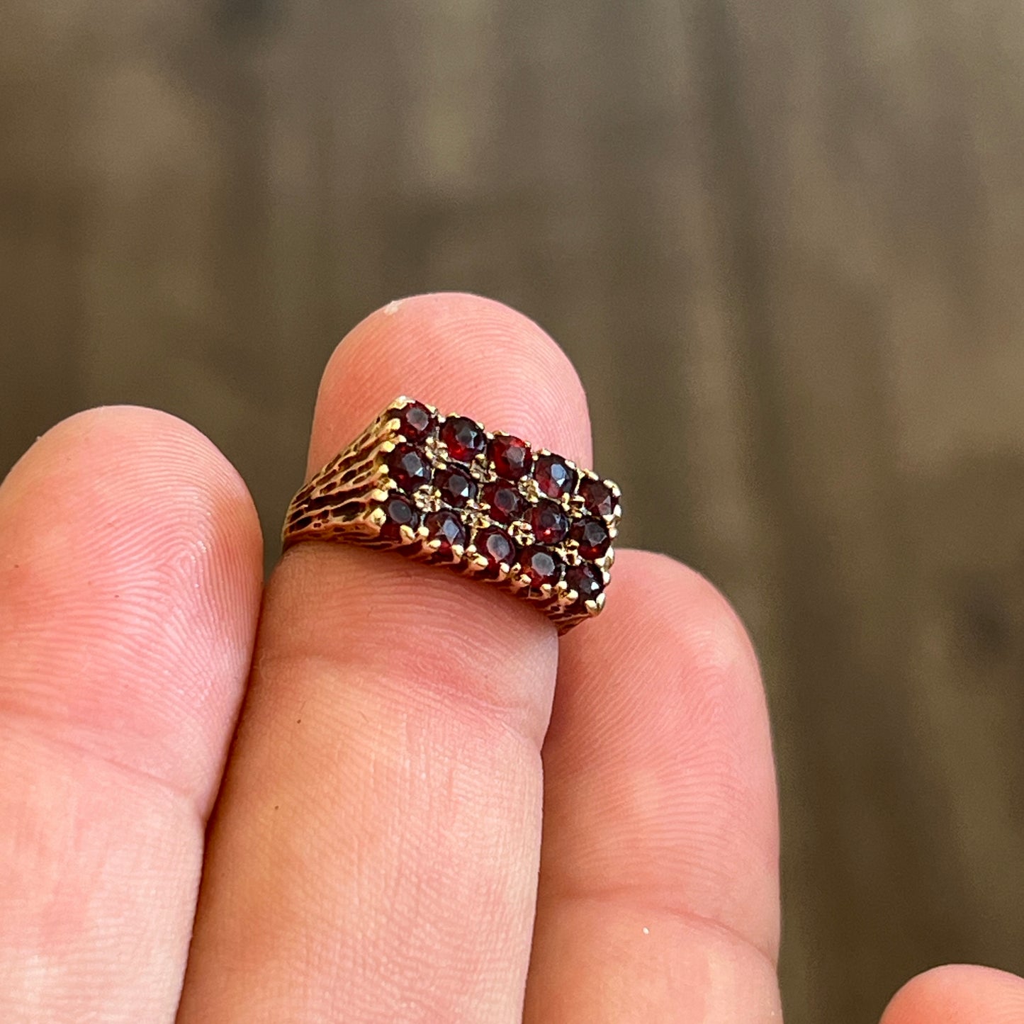 Vintage Brutalist 15 Garnet + 9ct. Yellow Gold Ring - Sz. 6.25