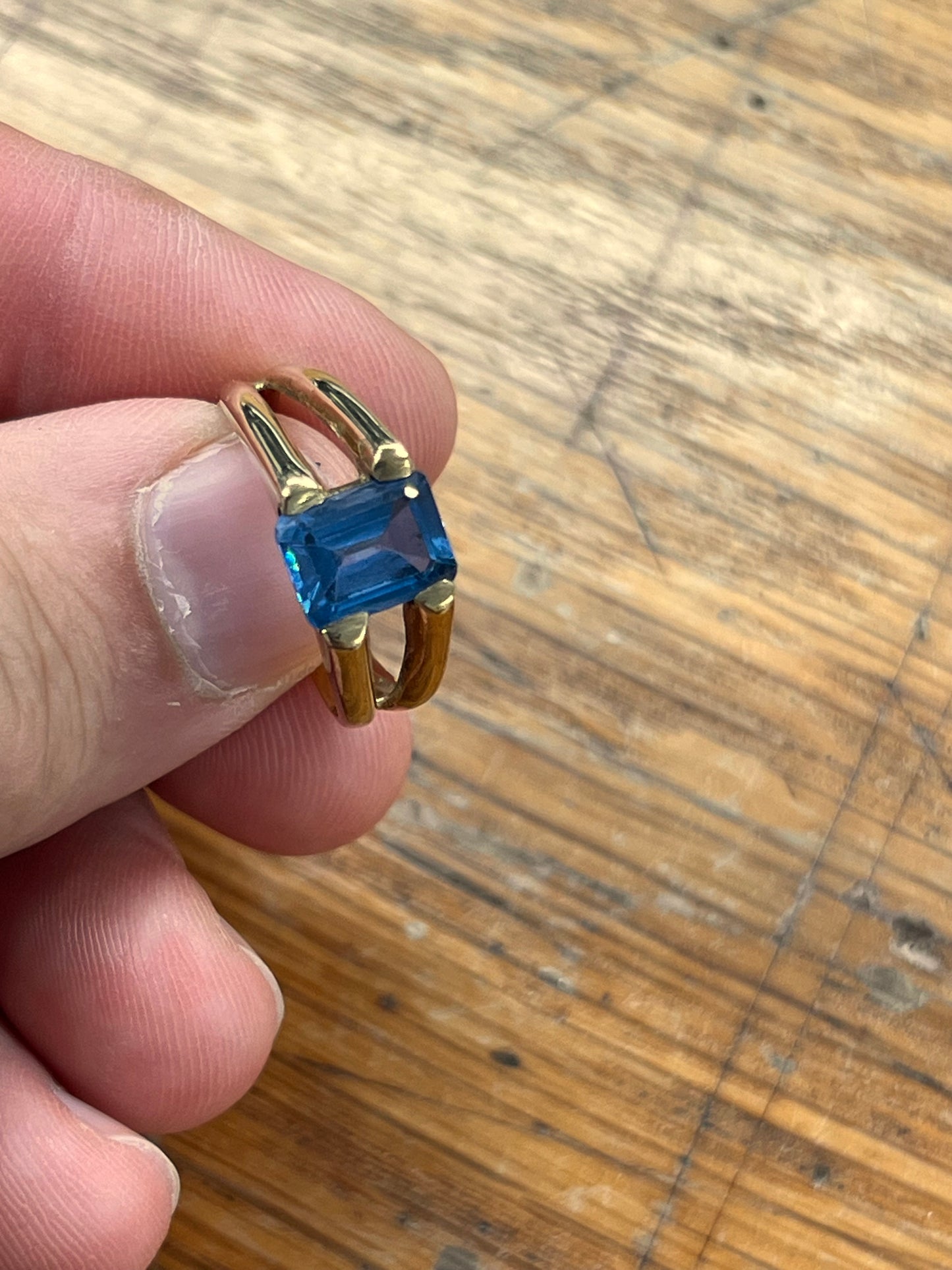 Vintage Blue Topaz + 9ct Yellow Gold Modern Ring - Sz. 9.5