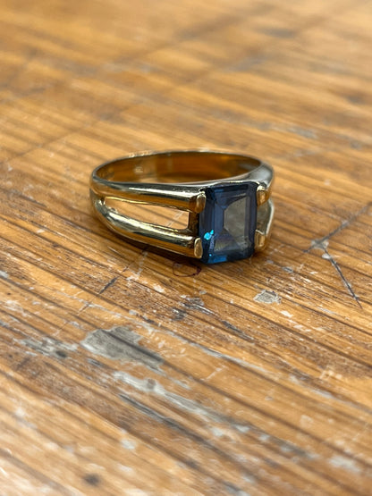 Vintage Blue Topaz + 9ct Yellow Gold Modern Ring - Sz. 9.5