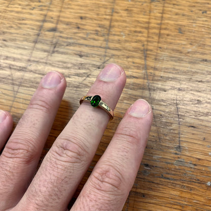 Vintage Chrome Diopside + 9ct Yellow Gold Modern Solitaire Ring - Sz. 9