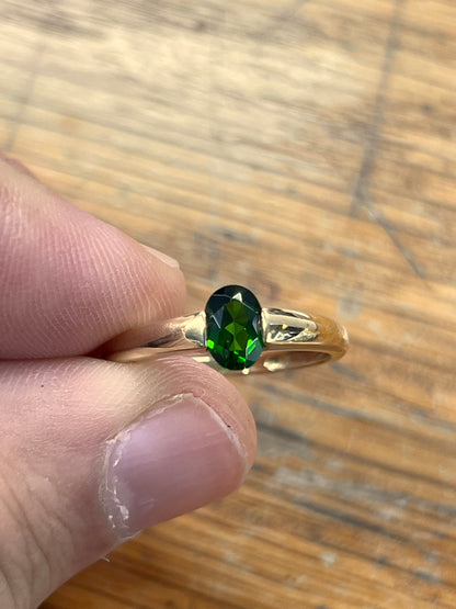 Vintage Chrome Diopside + 9ct Yellow Gold Modern Solitaire Ring - Sz. 9