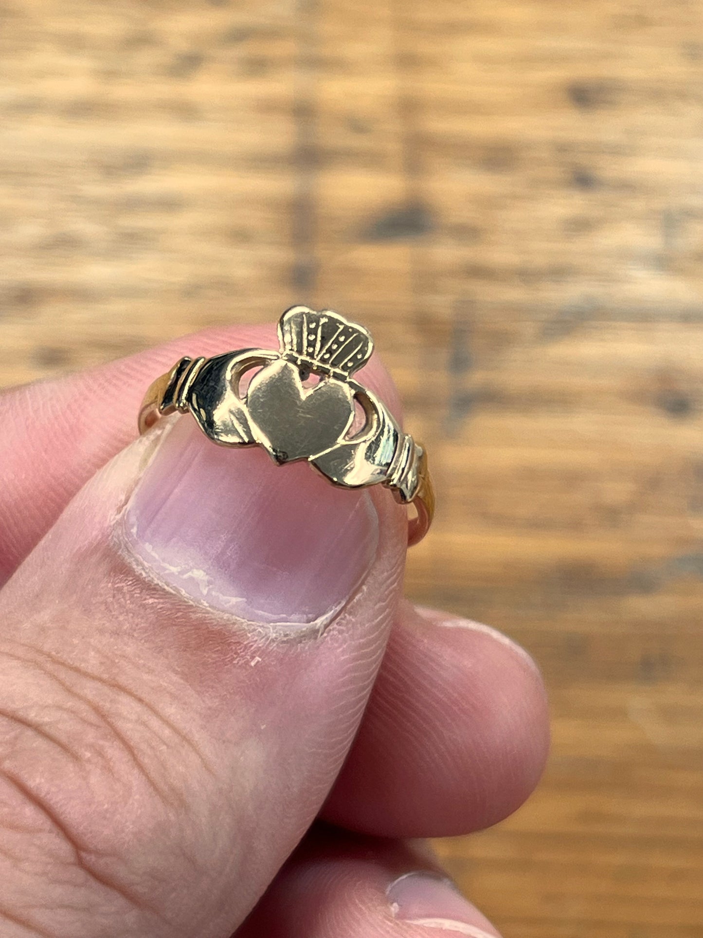 Vintage 9ct Yellow Gold Claddagh Ring - Sz. 6.75