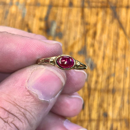 Vintage Cabochon Garnet + 9ct Yellow Gold Ring - Sz. 7.5