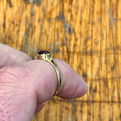 Vintage Cabochon Garnet + 9ct Yellow Gold Ring - Sz. 7.5