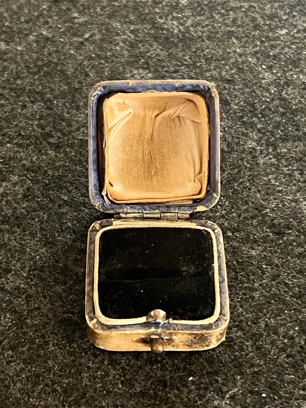 Antique Khaki Leather Ring Box