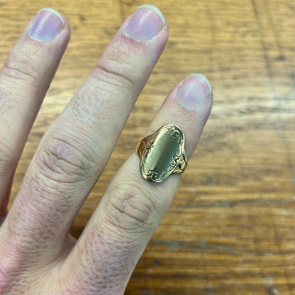 Vintage 9ct Yellow Gold Scroll Signet Ring - Sz. 7.5