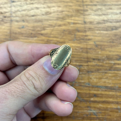 Vintage 9ct Yellow Gold Scroll Signet Ring - Sz. 7.5