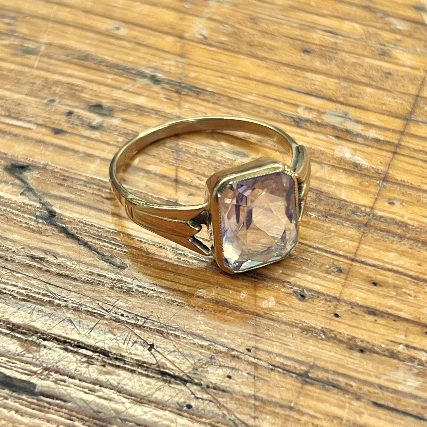 Vintage Art Deco Rose de France Amethyst + 9ct Yellow Gold Ring - Sz. 7