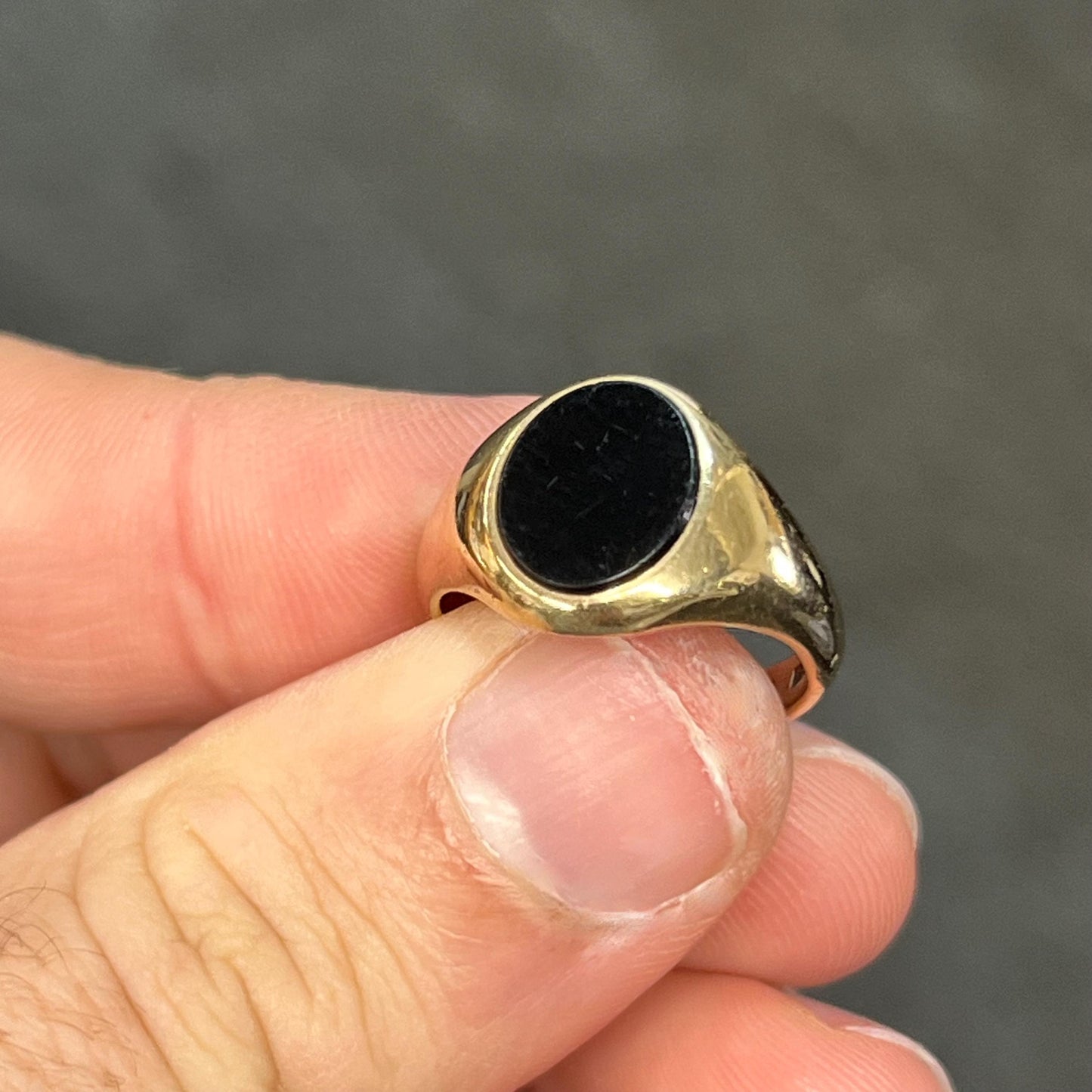 Vintage Black Onyx + 9ct Yellow Gold Smoothie Signet Ring - Sz. 7