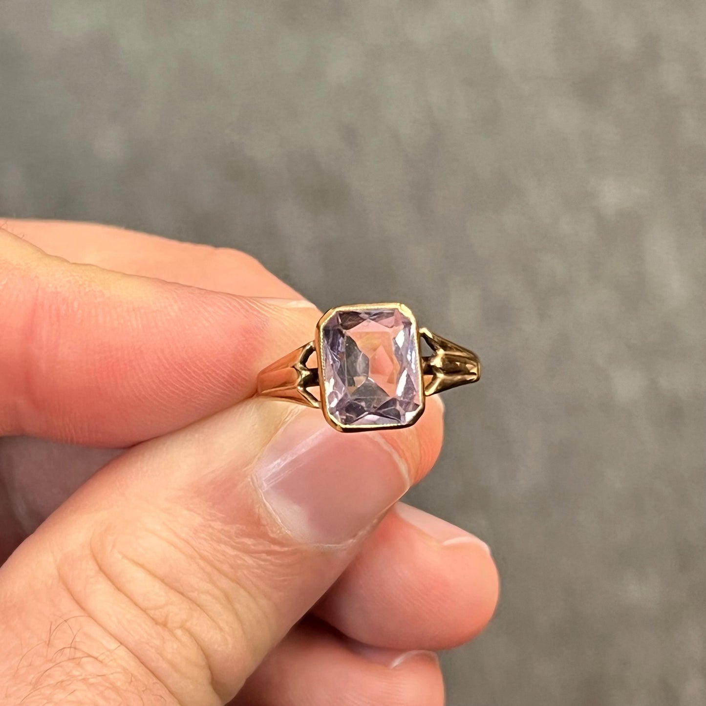 Vintage Art Deco Rose de France Amethyst + 9ct Yellow Gold Ring - Sz. 7