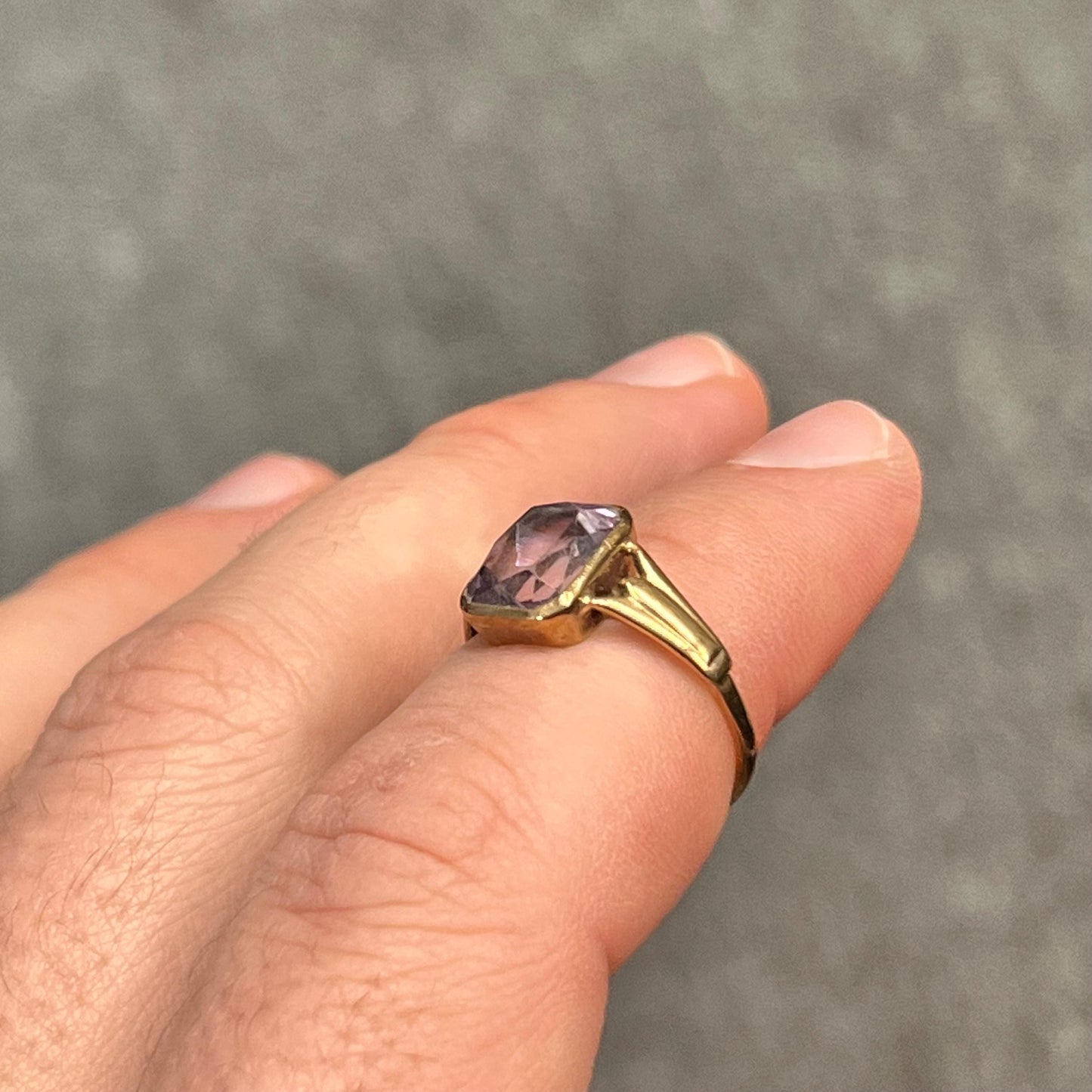 Vintage Art Deco Rose de France Amethyst + 9ct Yellow Gold Ring - Sz. 7