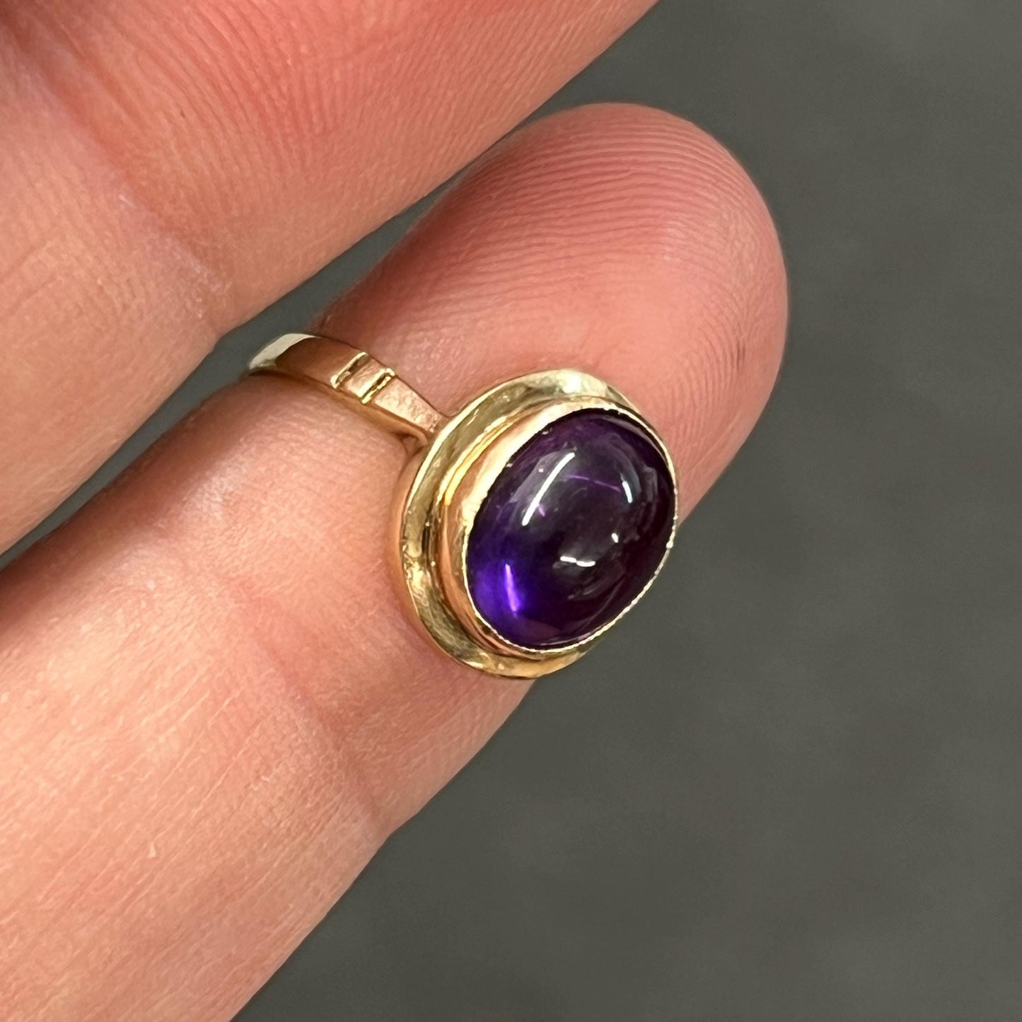 Vintage Amethyst + 9ct Yellow Gold Cabochon Ring - Sz. 4.75