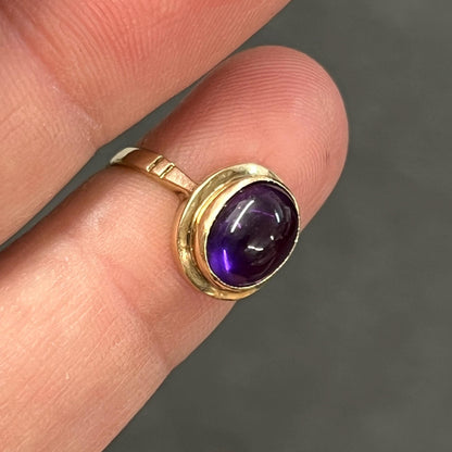 Vintage Amethyst + 9ct Yellow Gold Cabochon Ring - Sz. 4.75