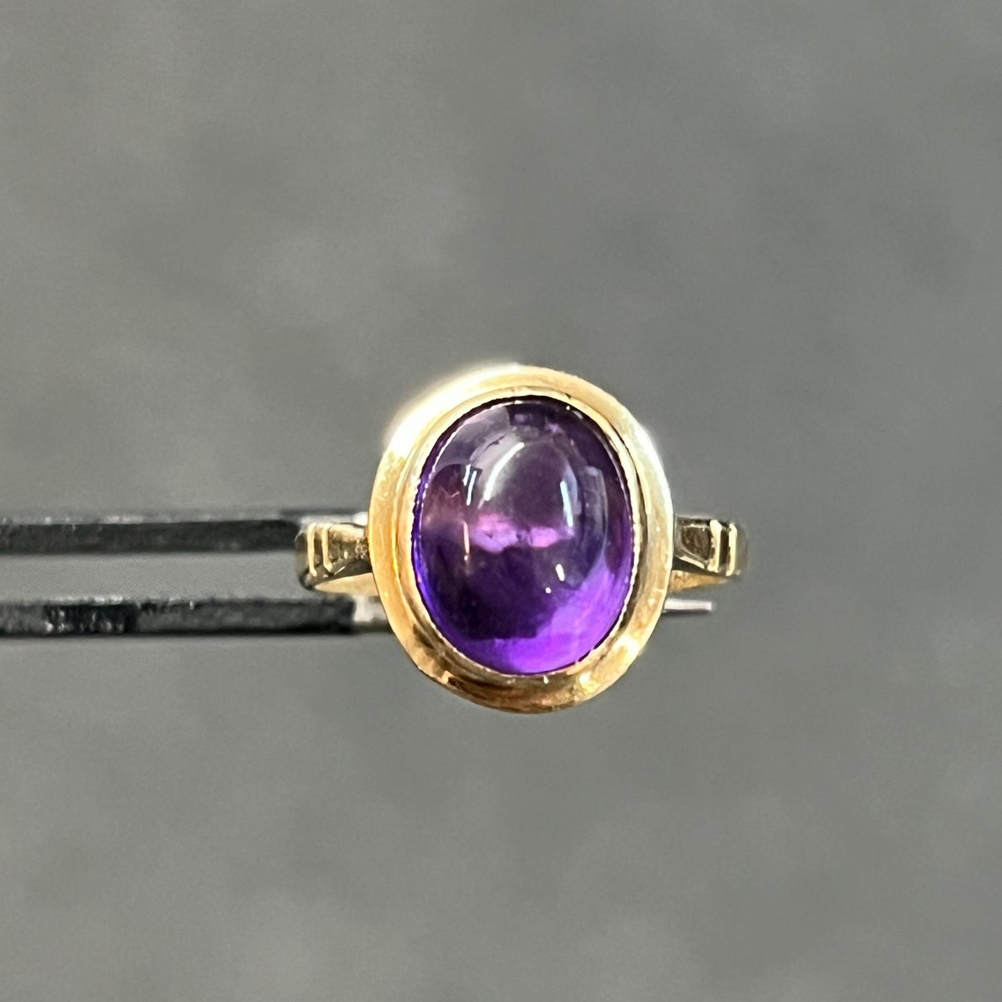 Vintage Amethyst + 9ct Yellow Gold Cabochon Ring - Sz. 4.75