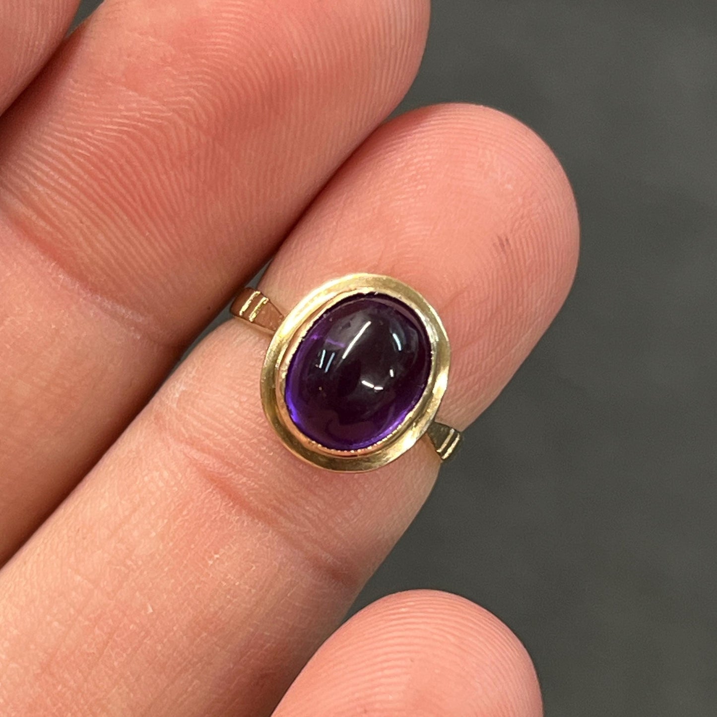 Vintage Amethyst + 9ct Yellow Gold Cabochon Ring - Sz. 4.75