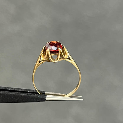 Vintage Garnet + 9ct Yellow Gold Buttercup Ring - Sz. 6.25