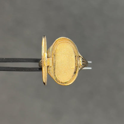 Vintage 9ct Yellow Gold Engraved Locket Ring - Sz. 8.75