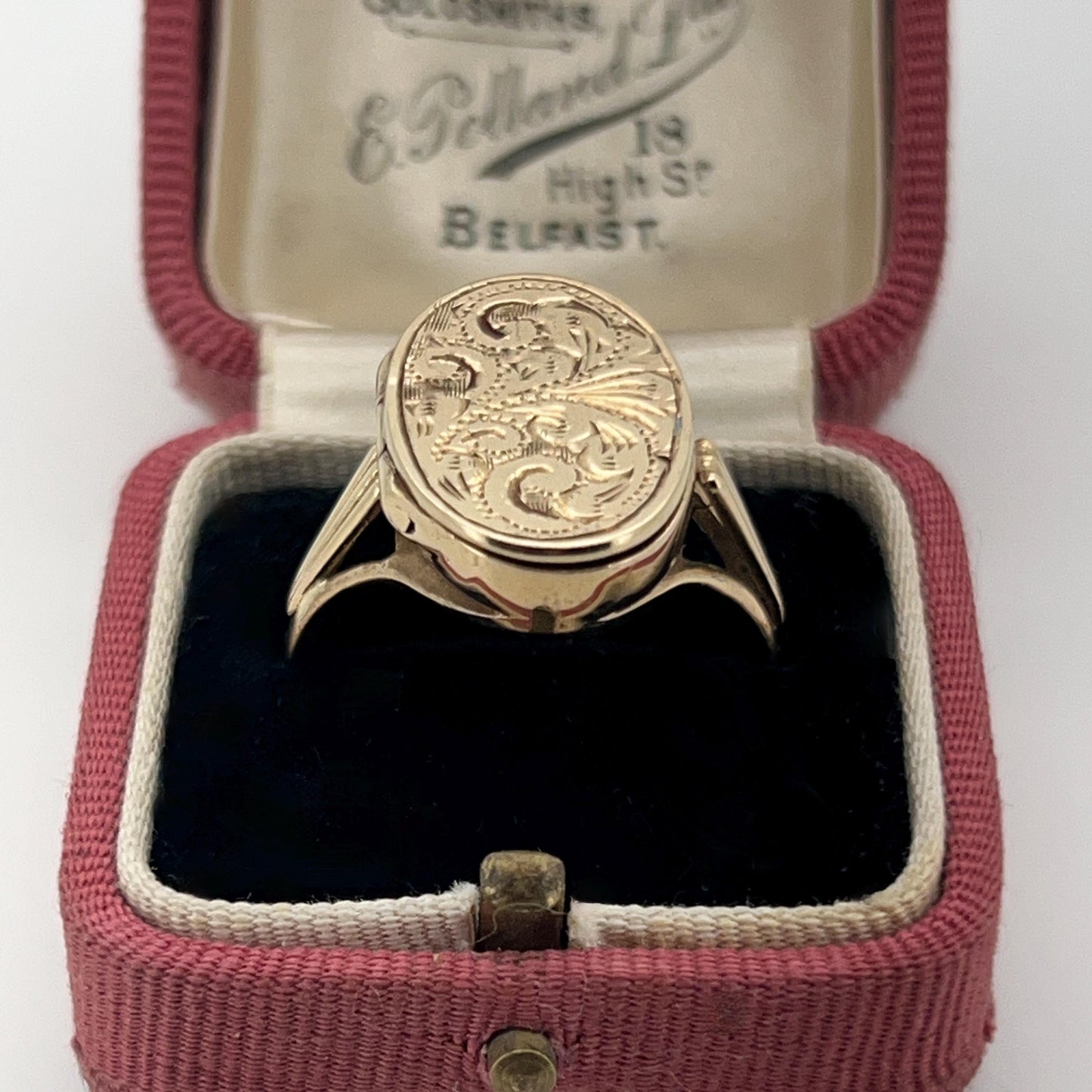 Vintage 9ct Yellow Gold Engraved Locket Ring - Sz. 8.75