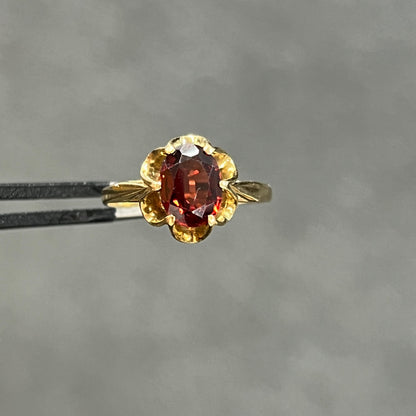 Vintage Garnet + 9ct Yellow Gold Buttercup Ring - Sz. 6.25