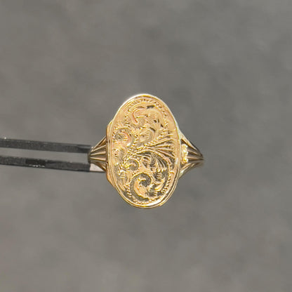 Vintage 9ct Yellow Gold Engraved Locket Ring - Sz. 8.75