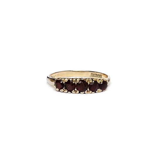 Vintage 9k Gold Small Garnet Five Stone Graduated Ring - Size 7.5