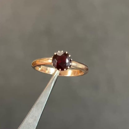 Vintage Garnet + 9ct Rose Gold Solitaire Ring - Sz. 6.75