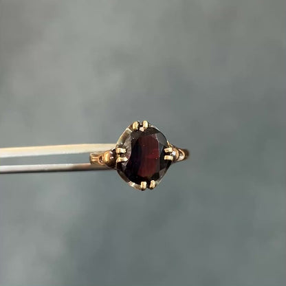Vintage Garnet + 9k Yellow Gold Buttercup Ring - Sz 5.5