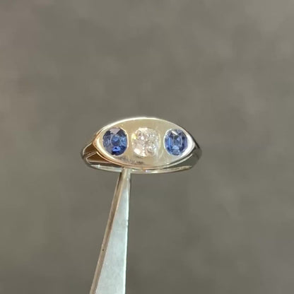 Vintage Art Deco Blue Sapphire + Diamond + 18ct White Gold Ring - Sz. 7.5
