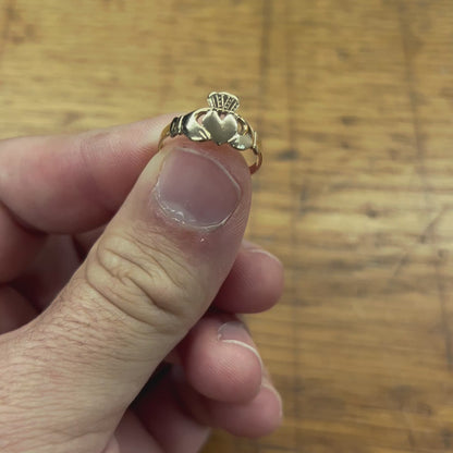Vintage 9ct Yellow Gold Claddagh Ring - Sz. 6.75
