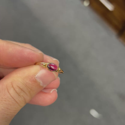 Vintage Cabochon Garnet + 9ct Yellow Gold Ring - Sz. 7.5