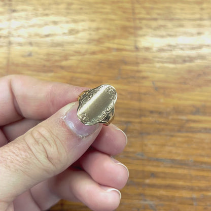 Vintage 9ct Yellow Gold Scroll Signet Ring - Sz. 7.5